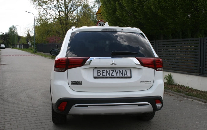 Mitsubishi Outlander cena 81500 przebieg: 50000, rok produkcji 2020 z Warszawa małe 631